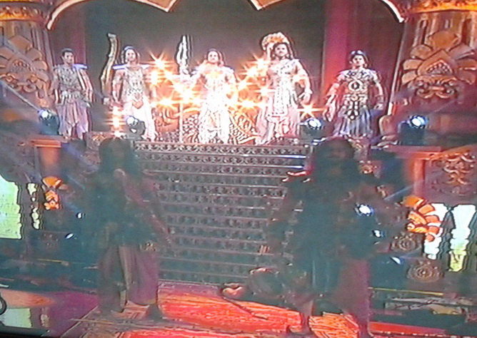 Menonton Mahabharata Show di TV YSalma
